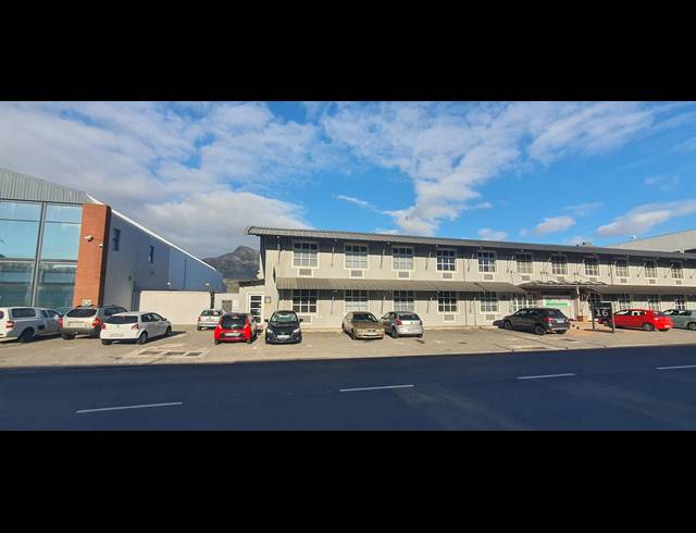 600M² RETAIL TO LET IN PAARDEN EILAND